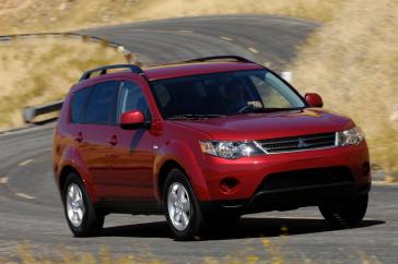 2008 Mitsubishi Outlander ES.