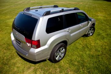 2011 Mitsubishi Endeavor SE.