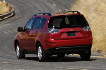 2008 Mitsubishi Outlander ES.