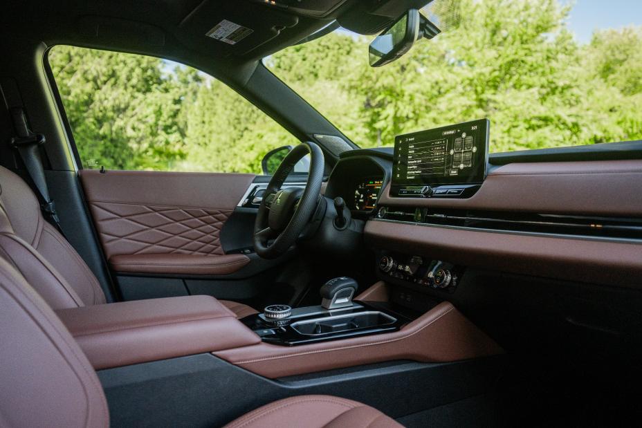 2025 Mitsubishi Outlander interior
