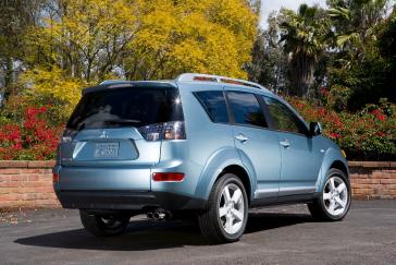2007 Mitsubishi Outlander.