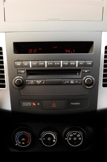2008 Mitsubishi Outlander ES.