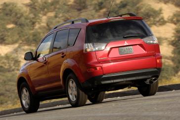 2008 Mitsubishi Outlander ES.